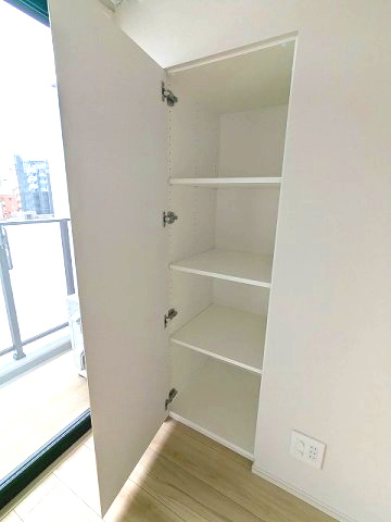 LEFOND PROGRES上野御徒町の設備|リビングに収納付きです