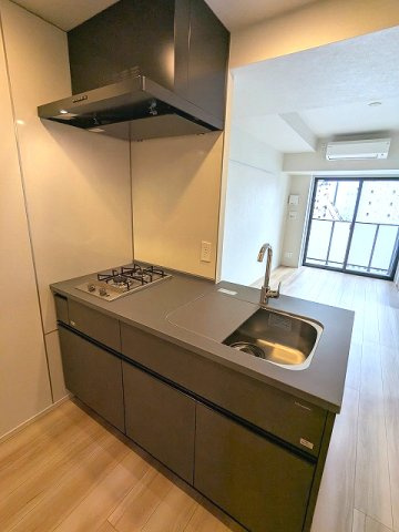 LEFOND PROGRES上野御徒町のキッチン|ガス2口システムカウンターキッチン、料理しやすいシンクカバー付です