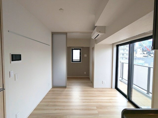 LEFOND PROGRES上野御徒町の居間・リビング|ルームカラー奇数階オーガニックナチュラル、偶数階ノーブルホワイト、インターネット無料、角部屋