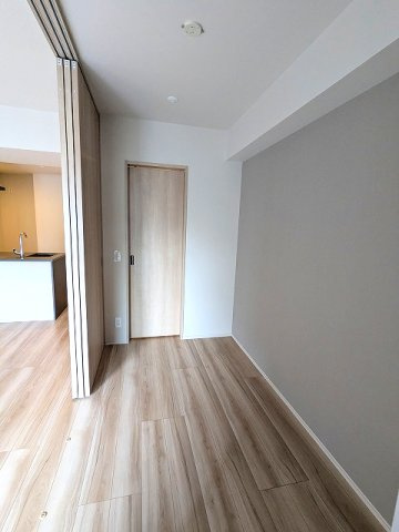 LEFOND PROGRES上野御徒町の設備|洋室、ルームカラー奇数階オーガニックナチュラル、偶数階ノーブルホワイト、インターネット無料、ウォークインクローゼット、デスクワーク可能なスペースあります