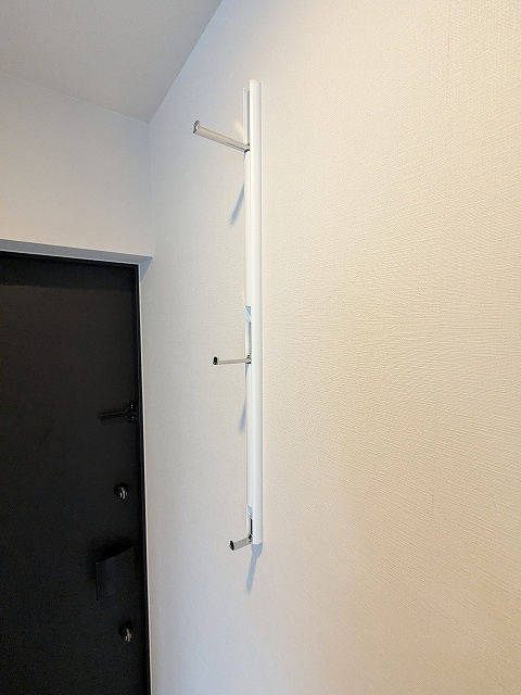 LEFOND PROGRES上野御徒町の設備|玄関に収納式コートフック付です