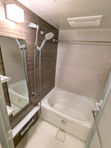 LEFOND PROGRES上野御徒町の浴室|追焚オートバス、浴室換気乾燥機、スライドバー付ワイドシャワーヘッド