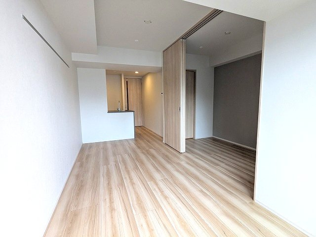 LEFOND PROGRES上野御徒町の内装|ルームカラー奇数階オーガニックナチュラル、偶数階ノーブルホワイト、インターネット無料、カウンターキッチン、角部屋