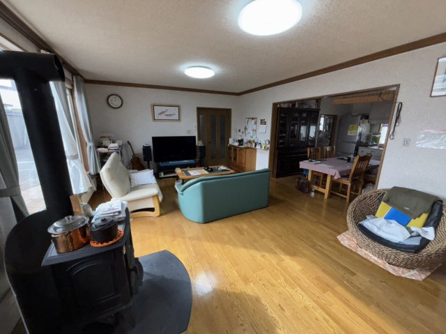 【居間・リビング】 | 北見市美山町西１丁目４７番１４３、４７番１４４　中古売家