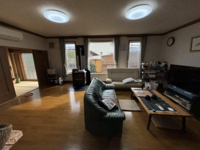 【居間・リビング】 | 北見市美山町西１丁目４７番１４３、４７番１４４　中古売家