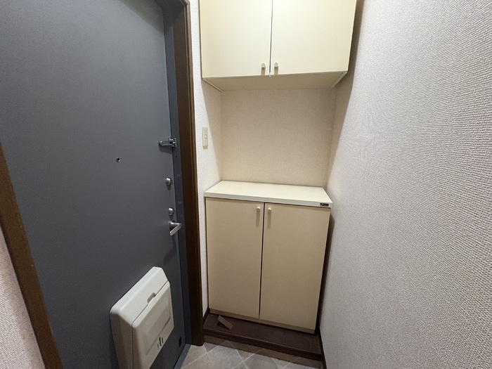 熊本市東区長嶺西２丁目のアパートの玄関