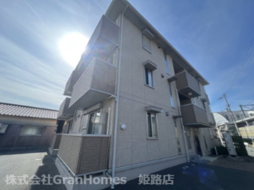 ボナール駅前の外観