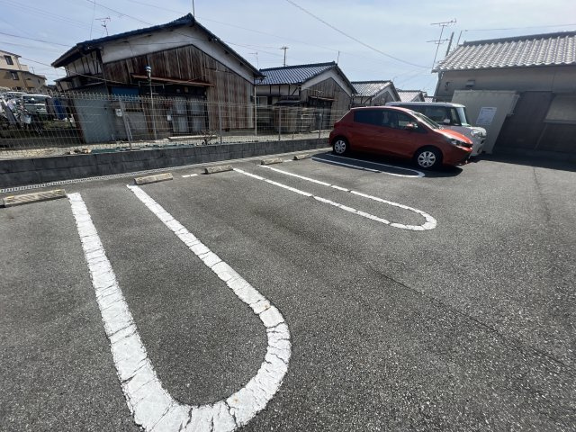 ボナール駅前の駐車場