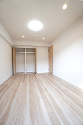 【洋室】 | 【上質リノベ】ダイアパレス東海田 | 【洋室約7.0帖】
将来、ライフスタイルや家族構成が変わった時等、
第2子供部屋としても活用できそうですね！
勿論、壁掛けエアコンも取付が出来ますので、
快適な居室環境で過ごせそうです！