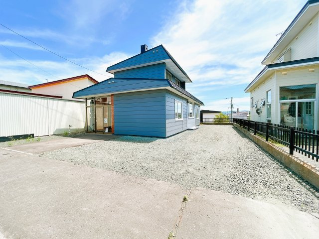 【駐車場】 | 北見市柏陽町５５７番地１２１　中古売家 | 【リフォーム後】駐車場を拡張しました。