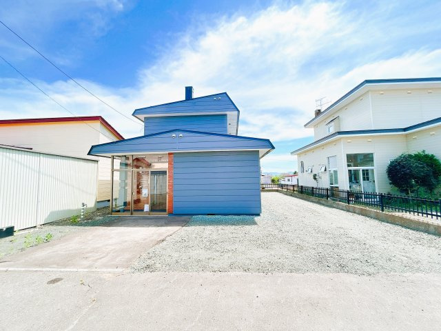 【外観】 | 北見市柏陽町５５７番地１２１　中古売家 | 【リフォーム後】外観別アングルです。