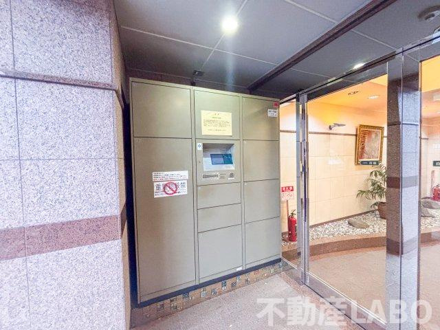 川辺辻岡マンションのエントランス