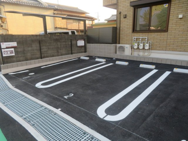 リジエール加古川の駐車場