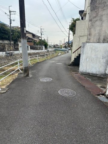 仁川うぐいす台11-9の前面道路含む現地写真