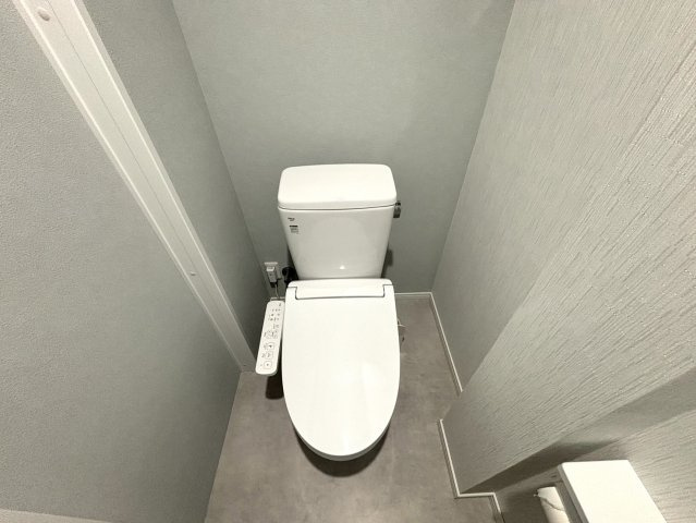 神戸市中央区下山手通8丁目戸建のトイレ|落ち着いたトイレです