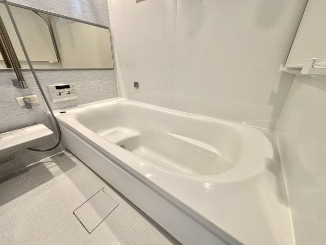 神戸市中央区下山手通8丁目戸建の浴室|きれいなお風呂です