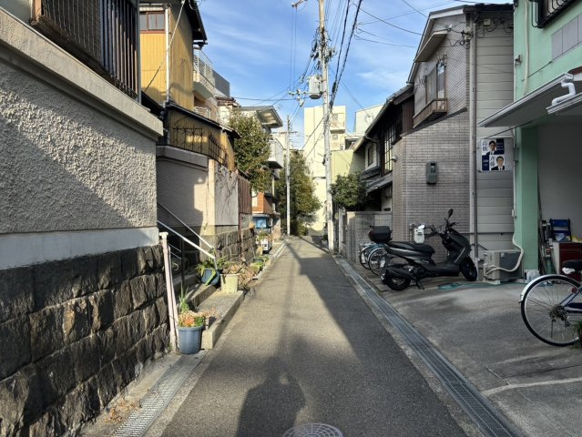 神戸市中央区下山手通8丁目戸建の前面道路含む現地写真|前面道路含む現地写真です