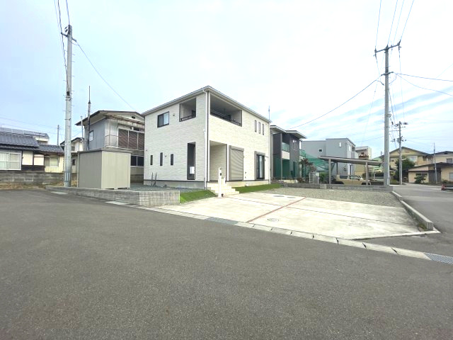 中古戸建・中古住宅　福島市松川町沼北　松陵義務教育学校の前面道路含む現地写真|前面道路は6ｍ！駐車の苦手な方にも安心！南側のｄプリには私道持ち分があります。