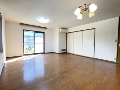 【居間・リビング】 | 四日市市三滝台４丁目 | ＬＤＫ