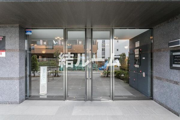 豊島区上池袋３丁目の賃貸マンションのエントランス