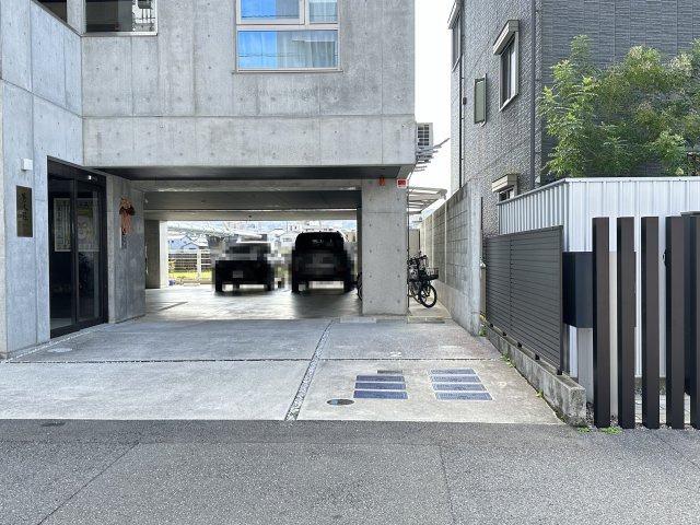 唐人荘の駐車場