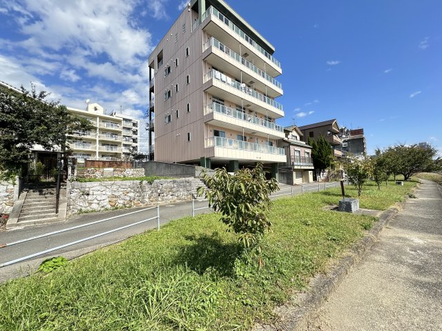 ヴュー鏡川の外観