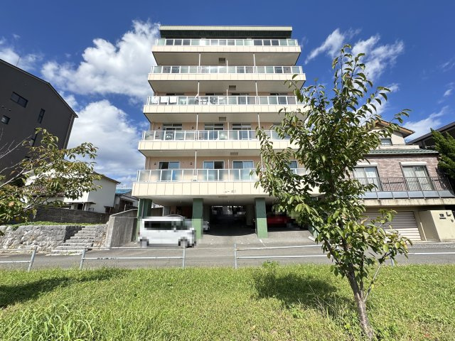ヴュー鏡川の外観