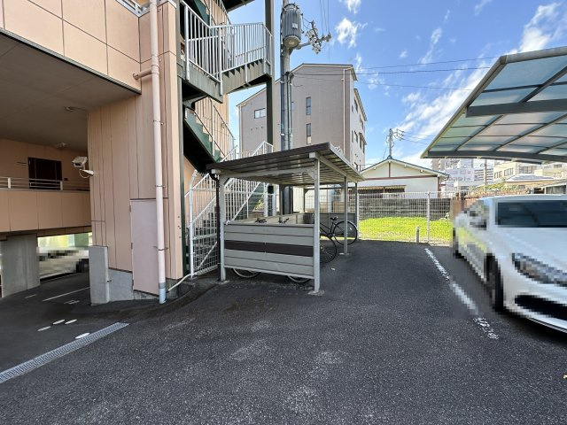 ヴュー鏡川の駐車場
