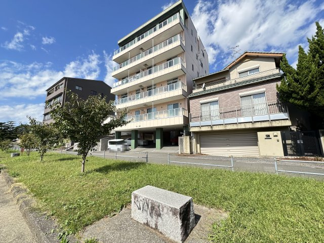 ヴュー鏡川の外観