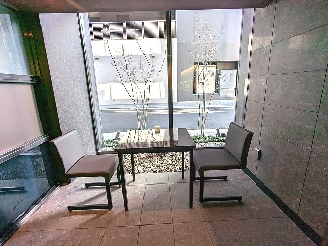 Urbanex KURAMAE RESIDENCEの設備|ロビーに無料Wi-Fiあるワークスペース