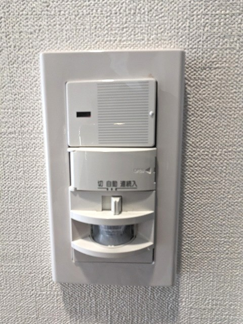 Urbanex KURAMAE RESIDENCEの設備|人感センサー付き玄関ライトです