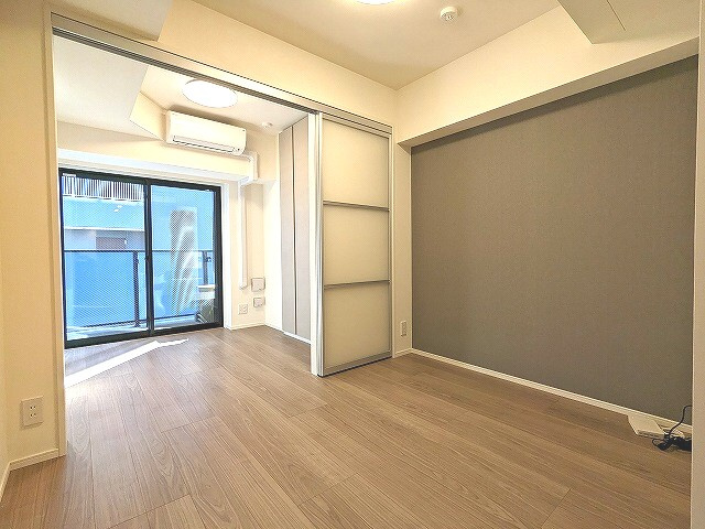 Urbanex KURAMAE RESIDENCEの居間・リビング|インターネット無料、床暖房、照明付きです