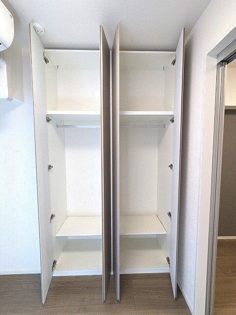 Urbanex KURAMAE RESIDENCEの収納|天井まである大型のクローゼットです