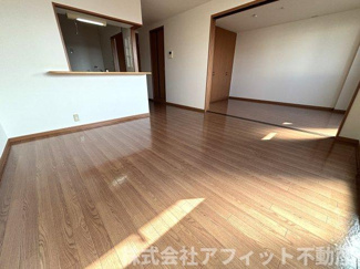 【居間・リビング】 | サンガーデン曙 | LDK13.2帖