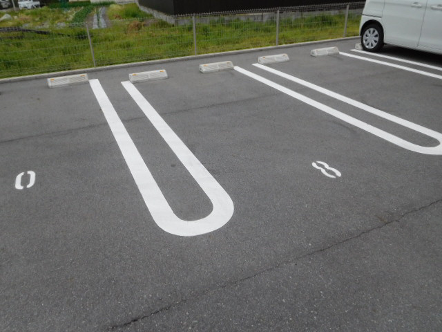 サンフルールの駐車場