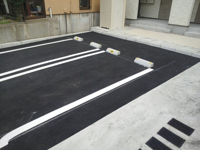 ノーブル　ウィングの駐車場