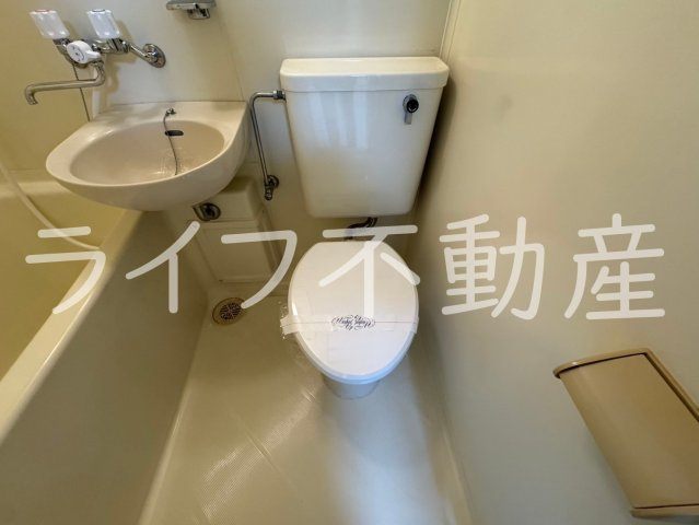 シンコーハイツのトイレ|落ち着いた色調のトイレです