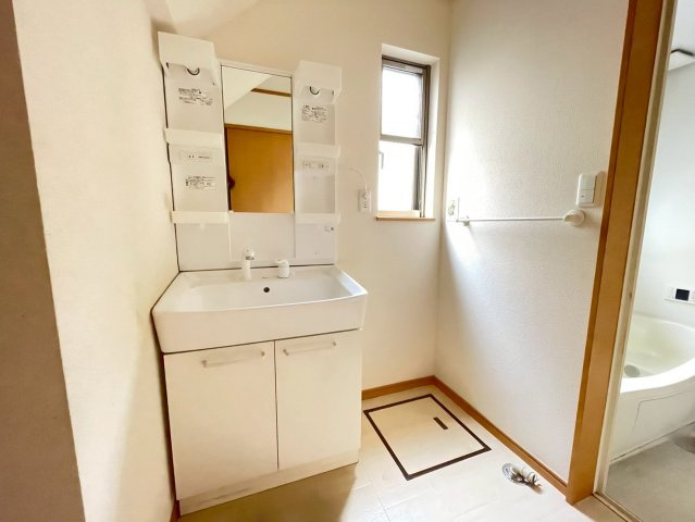 鎌ヶ谷市くぬぎ山４丁目　中古戸建の独立洗面台