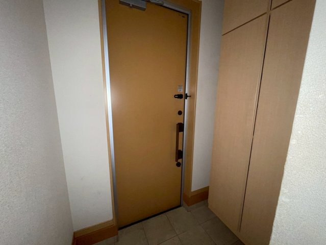 鎌ヶ谷市くぬぎ山４丁目　中古戸建の玄関