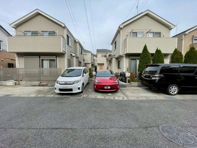 鎌ヶ谷市くぬぎ山４丁目　中古戸建の駐車場