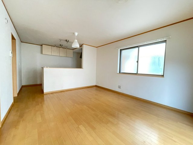 鎌ヶ谷市くぬぎ山４丁目　中古戸建の居間・リビング