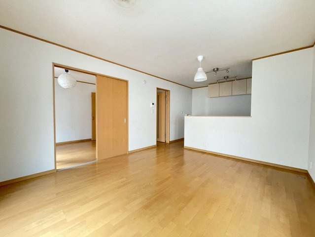 鎌ヶ谷市くぬぎ山４丁目　中古戸建の居間・リビング