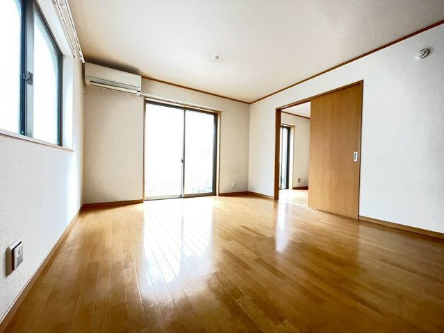 鎌ヶ谷市くぬぎ山４丁目　中古戸建の居間・リビング