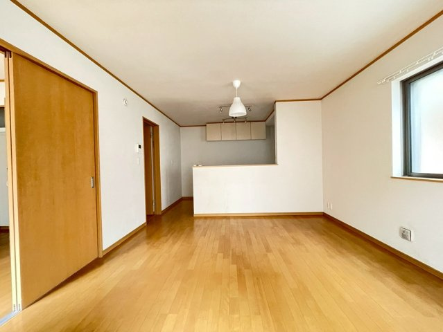 鎌ヶ谷市くぬぎ山４丁目　中古戸建の居間・リビング