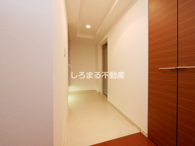 フロンティアタワー日本橋の玄関