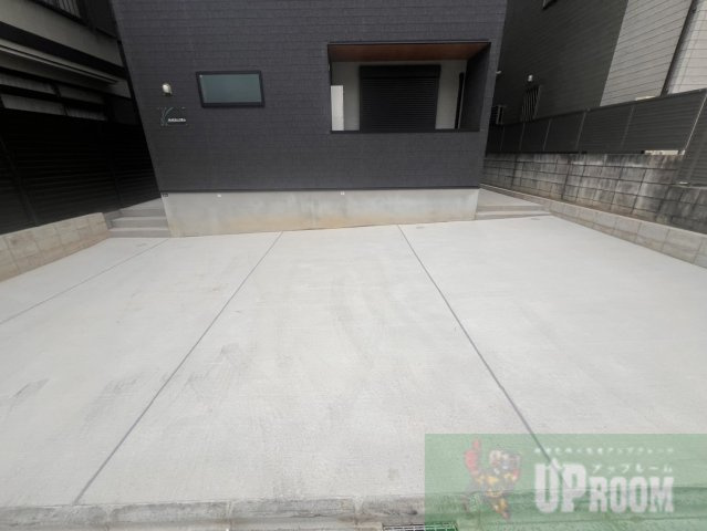 RUSCELLO守山の駐車場