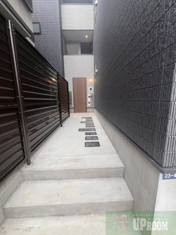 RUSCELLO守山のエントランス