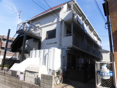 【外観】 | マンション大桐 | 白い壁のシンプルな外観です