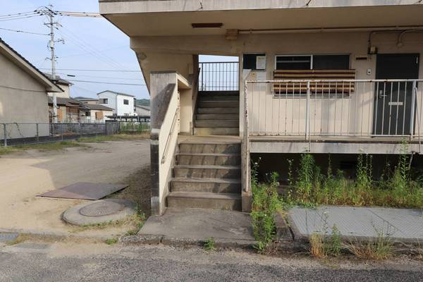 ビレッジハウス木之子1号棟のエントランス