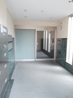 【エントランス】 | ラフィネ　ロジュマン | 建物の内部です